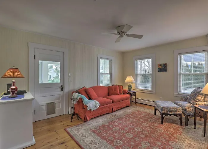 Kennebunk Cottage With Yard Less Than 1 Mi To Beach!