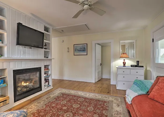 Kennebunk Cottage With Yard Less Than 1 Mi To Beach!