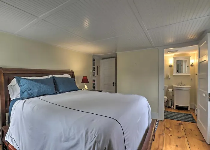 Kennebunk Cottage With Yard Less Than 1 Mi To Beach!