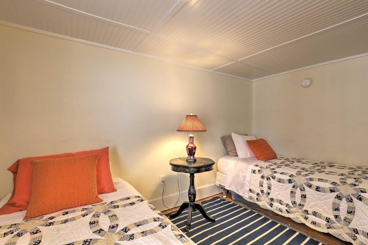 With Yard Less Than 1 Mi To Beach! Holiday home